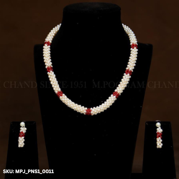One Line Pearl Necklace