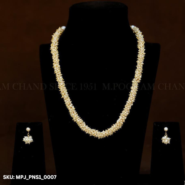 One Line Pearl Necklace