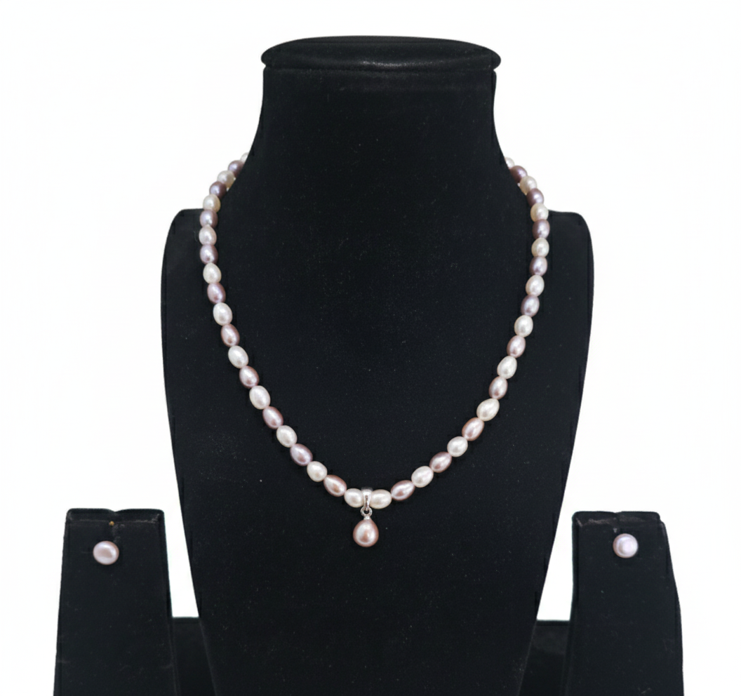 One Line Pearl Necklace